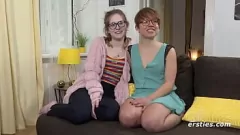 تشغيل أحمر الشعر و امرأة سمراء في جلسة لعق كس مكثفة - أول مرة حواف!
