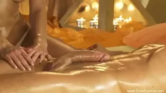 تشغيل يؤدي التدليك الحسي إلى عمل شرجي ولسان مكثف بين الأعراق مع عشاق الإثارة الجنسية