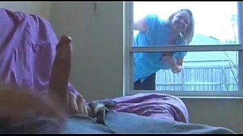 Play The blonde can no longer do without the penis and it hurts to enter people in the house
