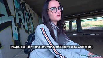 Jouer Baiser le nerd qui a des relations sexuelles avec le public