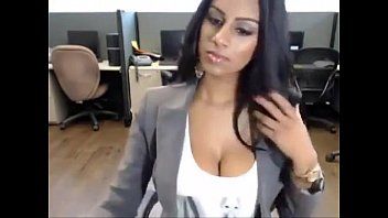 Redare Bruneta doreste sa fie vazuta cum se masturbeaza ca si o nesaturata xvideos