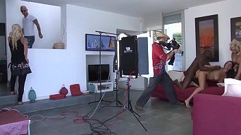 Jouer Xxx new 2019 avec le beau pistolet gina qui a des silicones