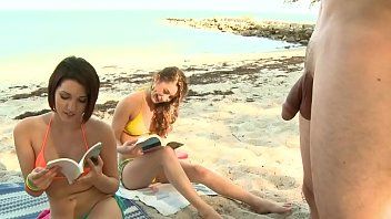 Abspielen Porno mit einem sexy Silikon-XXX im Pool