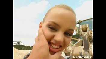 Odtwórz Dwie blondynki są gotowe na szaloną grę xxx z zakończeniem