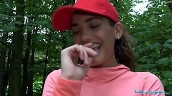 Jouer La brune qui rentre son gros cul fixé en bas xxl - films xvideos
