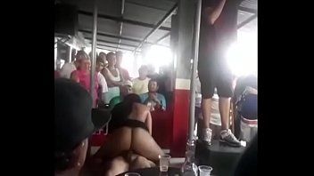Reproducir Xvideos en el club con brasileños teniendo buen mal sexo