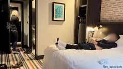 Abspielen Öffentlicher Schwanz Flash: Das Hotel Maid erwischt mich ab und hilft mir eine helfende Hand