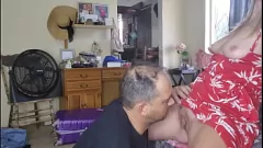 Odtwórz Stepdad nie może się oprzeć ciasnej cipce dla nastolatków - lizane i kremowe po szkole