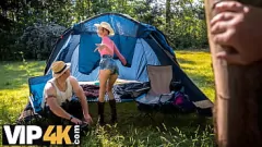 Jouer Le pick-up sale de l'adolescent tchèque mène à la séance de baise de POV extérieure sauvage